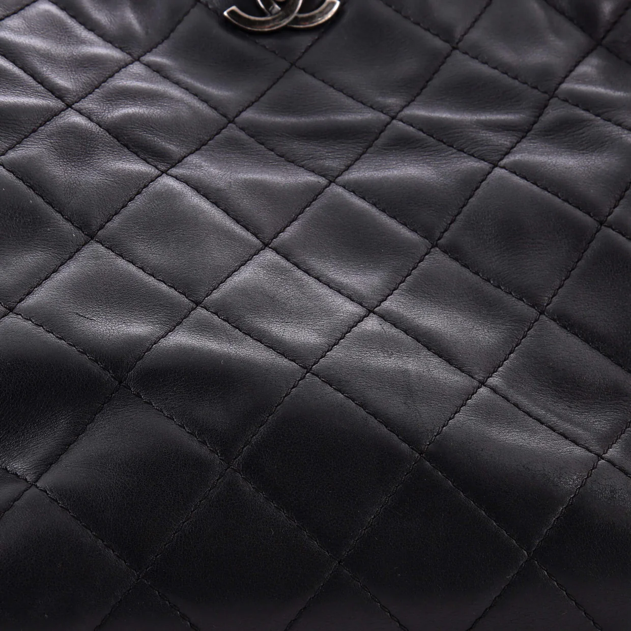 Shopping In Chains Tote Quilted Calfskin Large - Deep Luxury