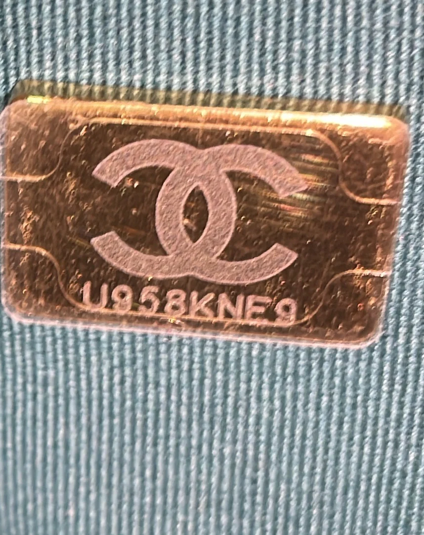 Round Vanity With Chain Quilted Caviar Small - Deep Luxury