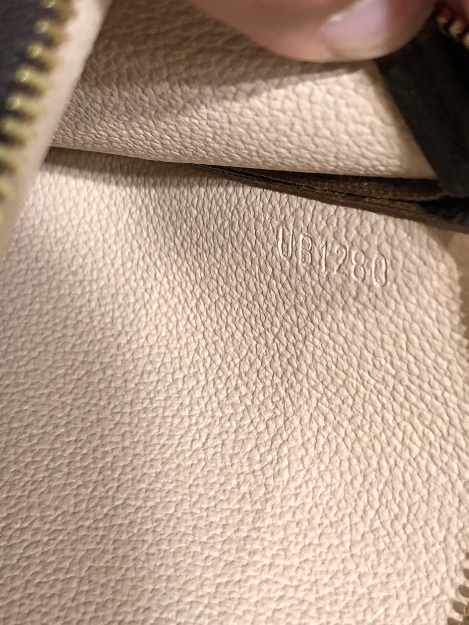 Toiletry Pouch Monogram Canvas 19 - Deep Luxury