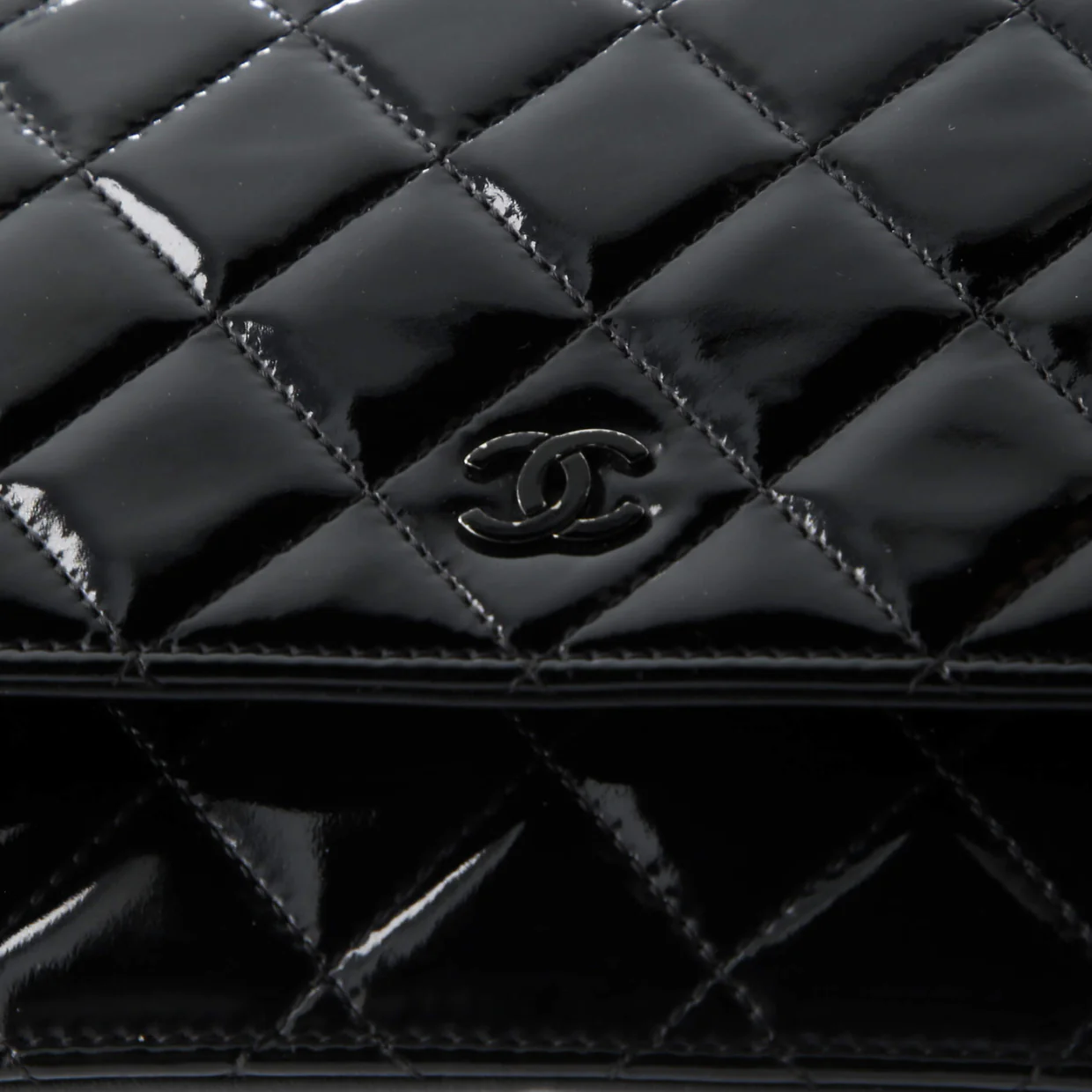 Wallet on Chain Quilted Patent - Deep Luxury