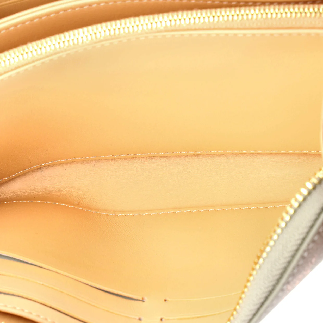 Zippy Wallet Flight Mode Mahina Leather - Deep Luxury