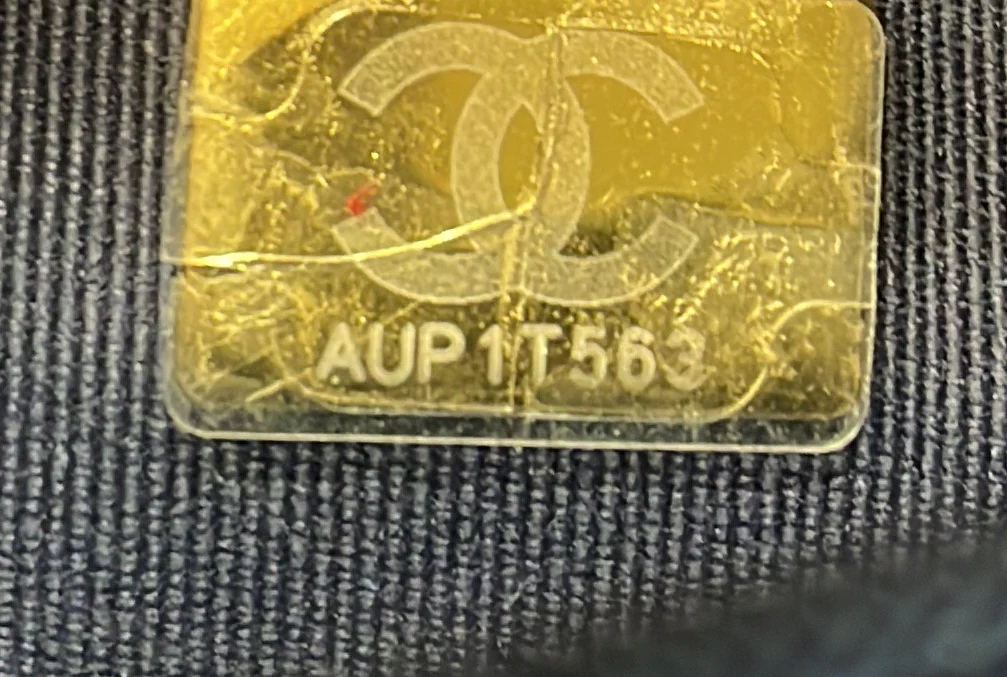 Twist Your Buttons Wallet on Chain Quilted Caviar - Deep Luxury