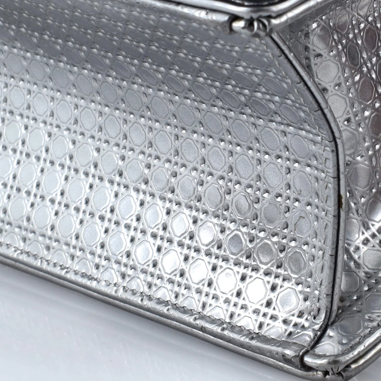 Diorama Flap Bag Cannage Embossed Calfskin Medium - Deep Luxury