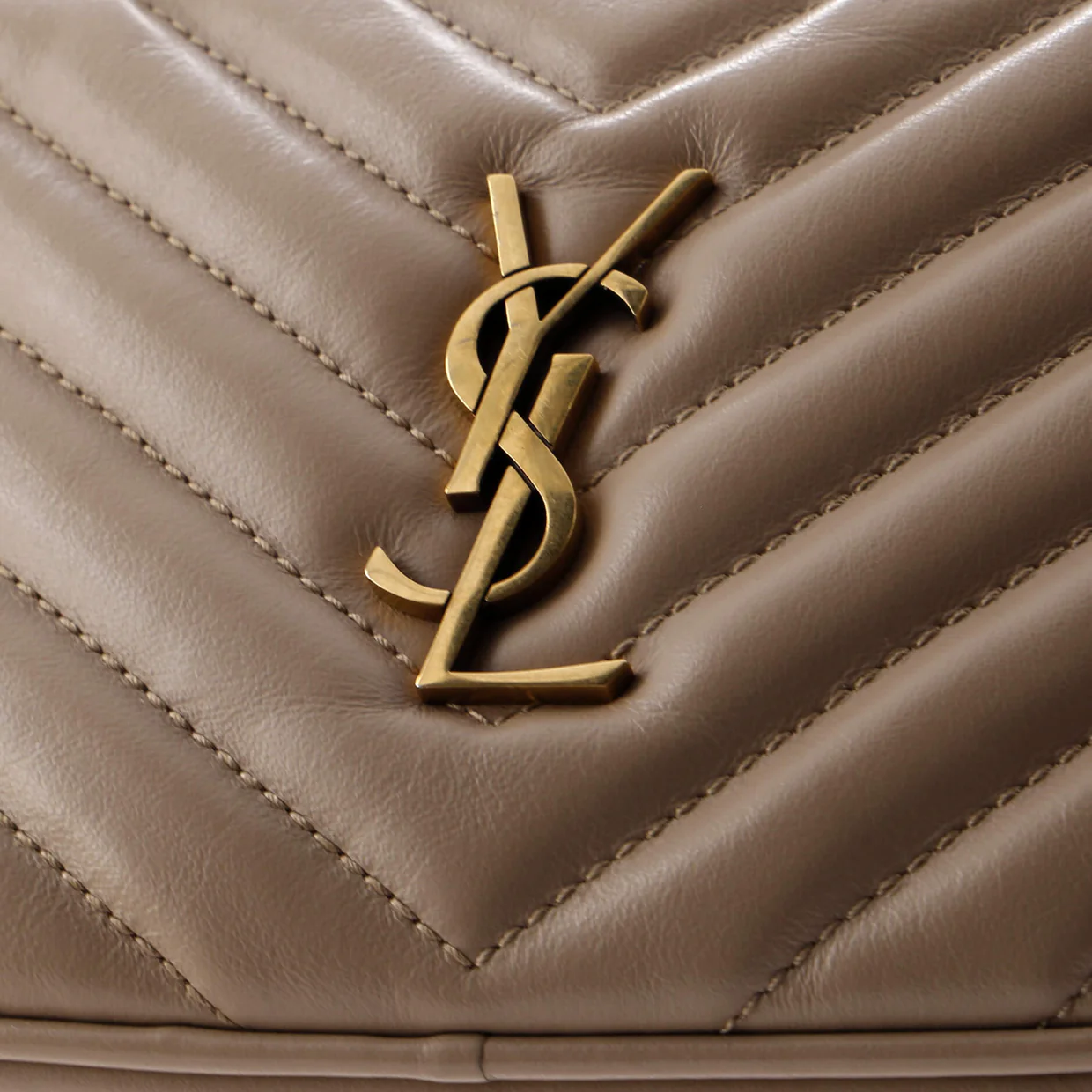 Lou Belt Bag Matelasse Chevron Leather - Deep Luxury