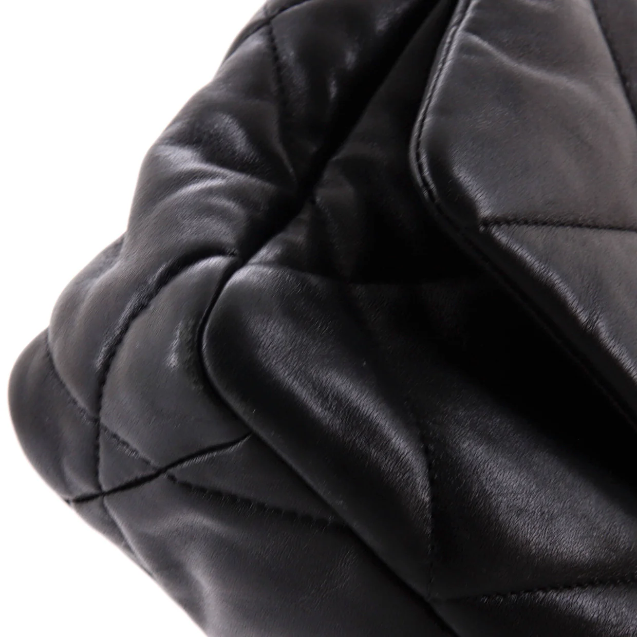 19 Flap Bag Quilted Leather Medium - Deep Luxury