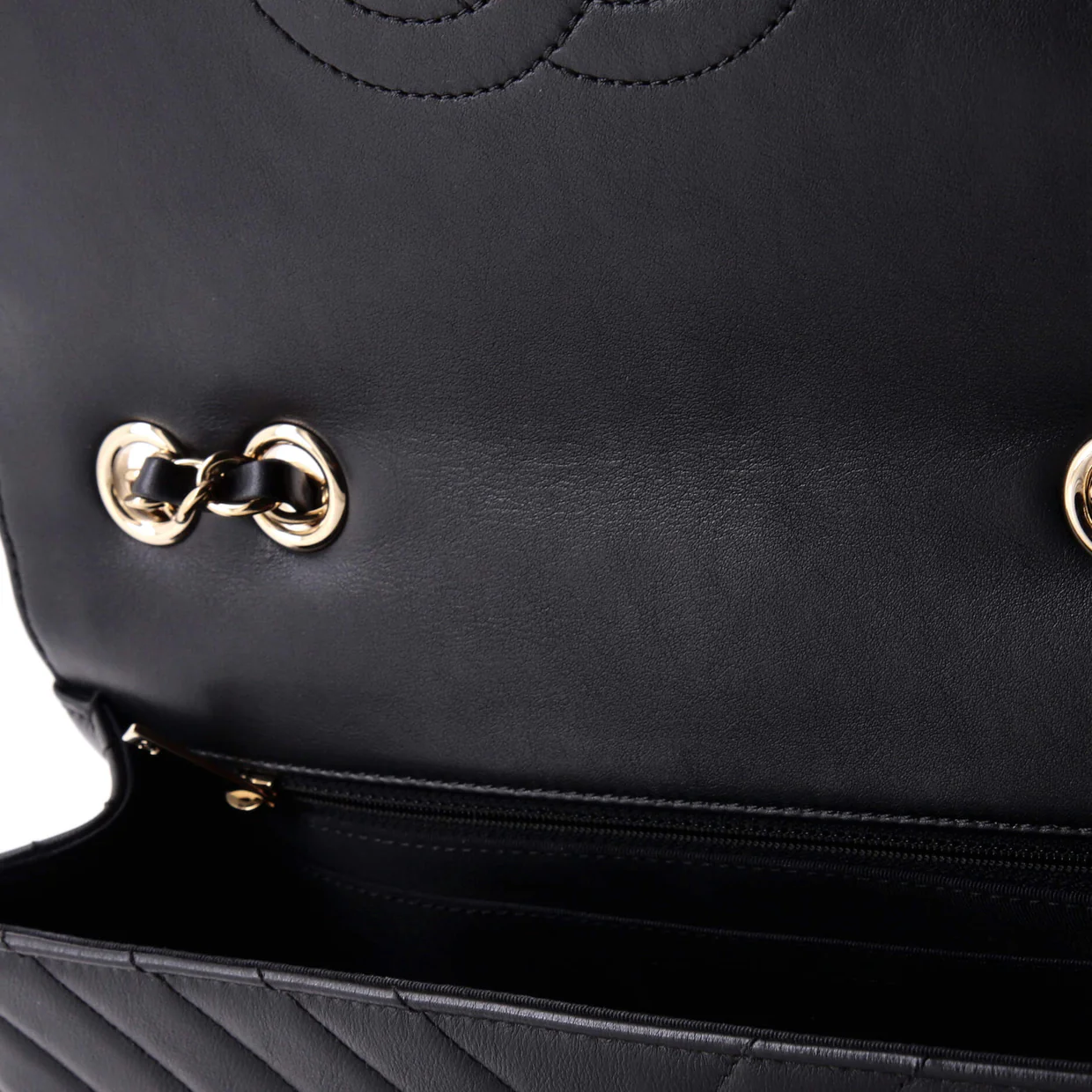 Statement Flap Bag Chevron Calfskin Medium - Deep Luxury