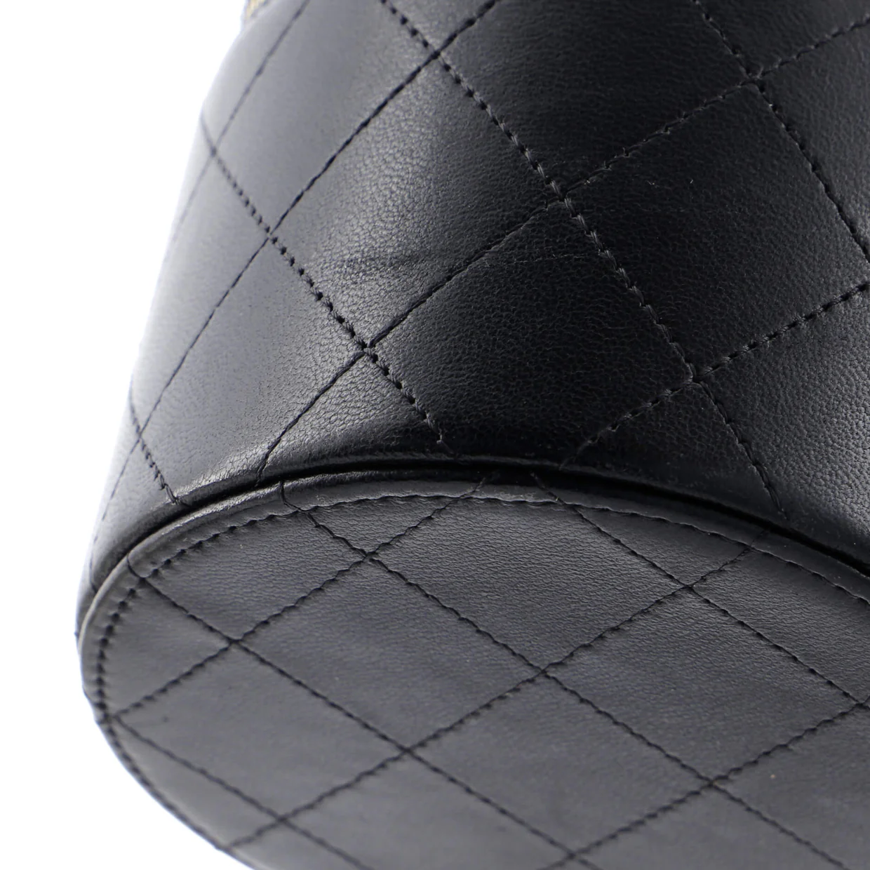 CC Round Vanity Case with Chain Quilted Lambskin Mini - Deep Luxury