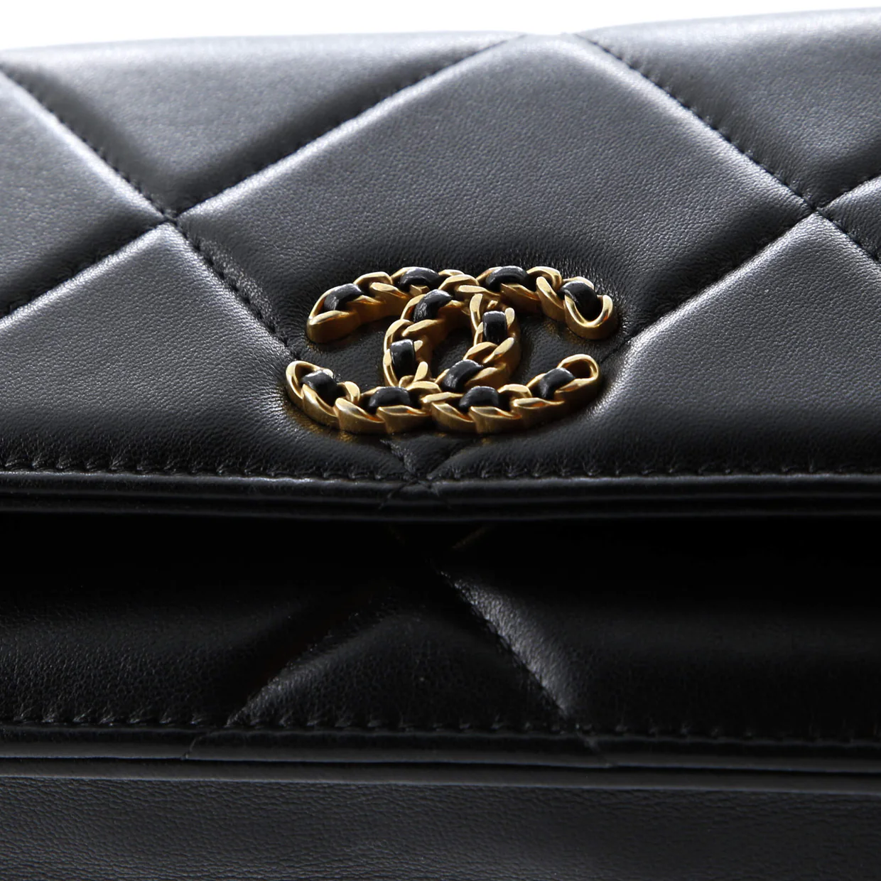 19 Wallet on Chain Quilted Goatskin - Deep Luxury