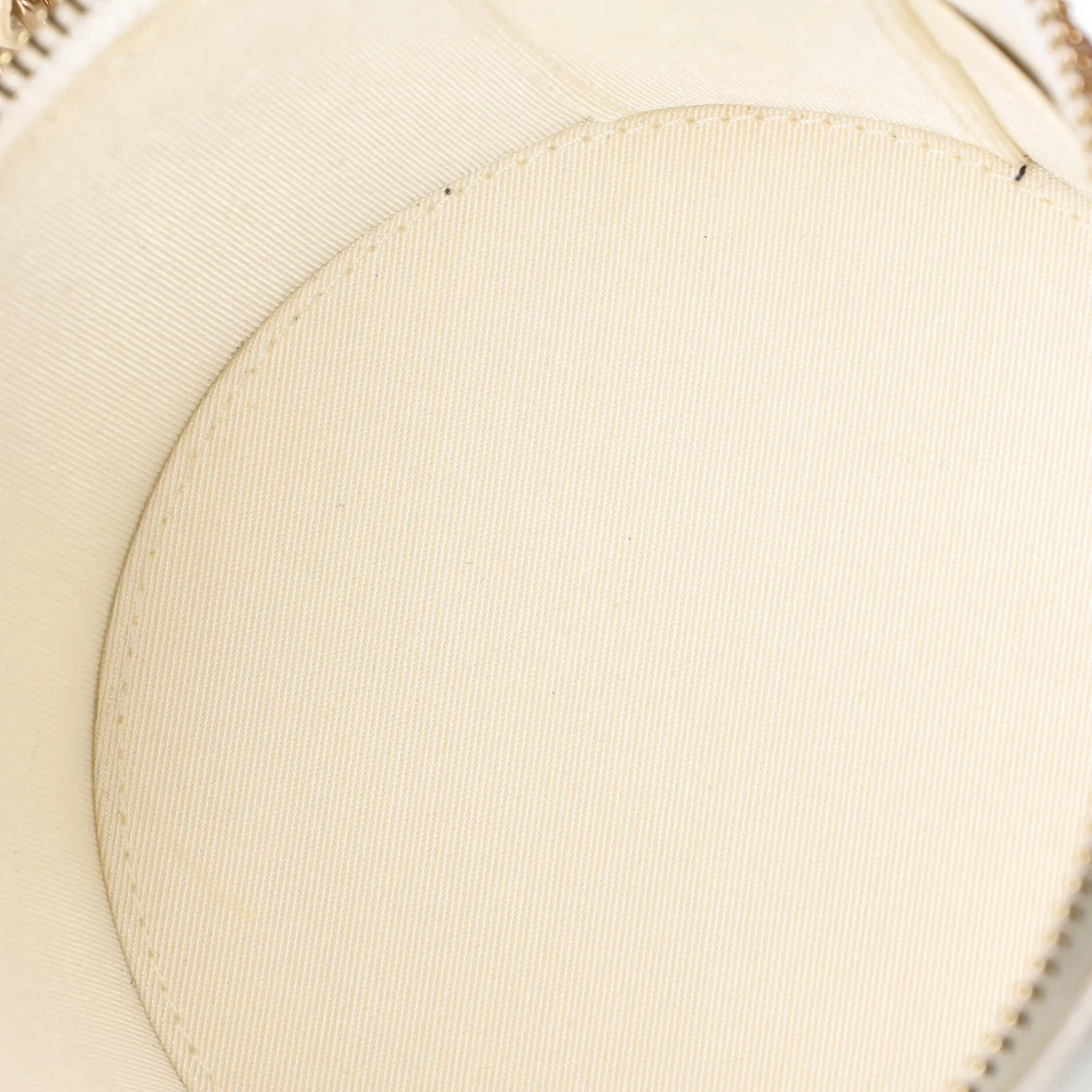 CC Round Vanity Case with Chain Quilted Lambskin Mini - Deep Luxury