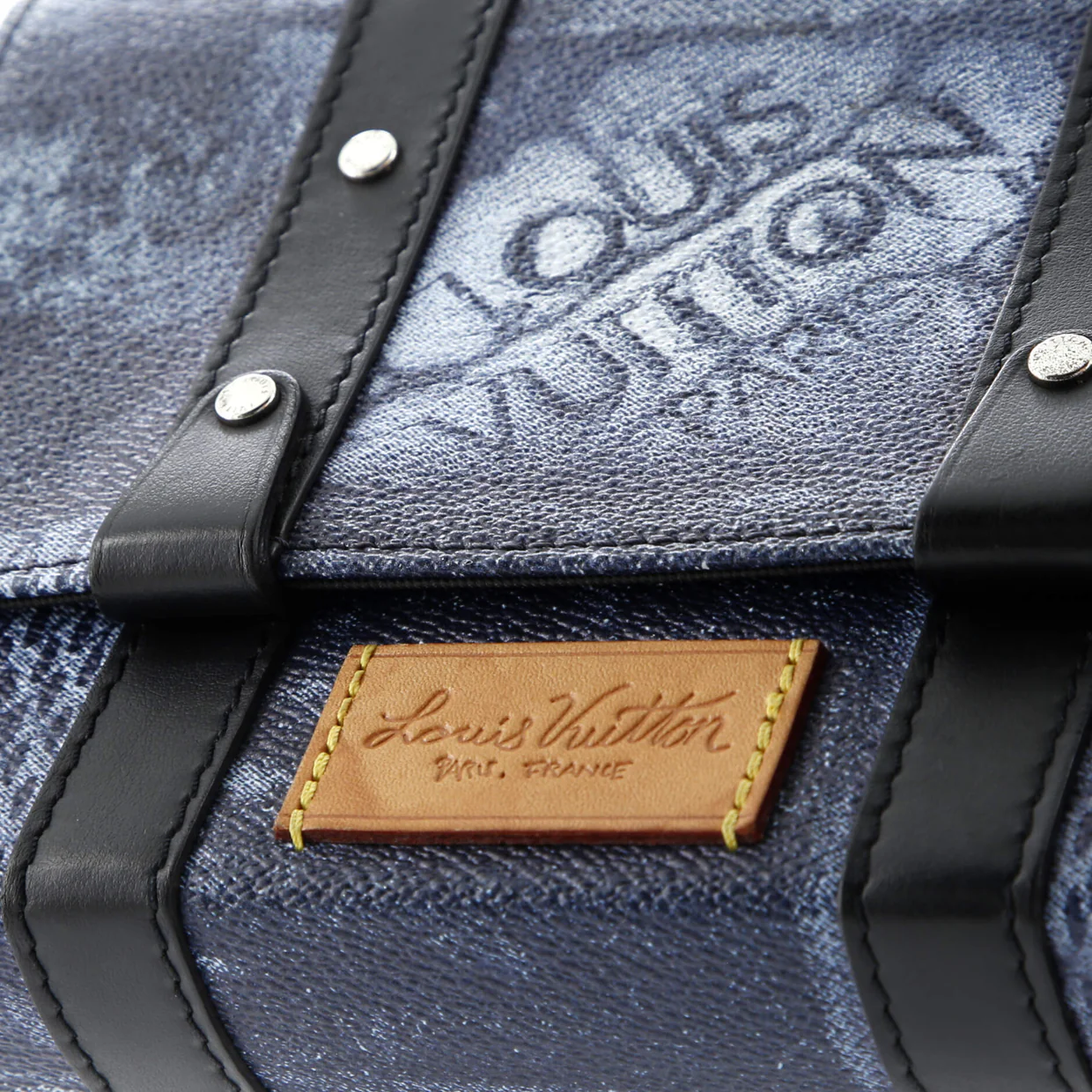 Trunk Slingbag Damier Salt Canvas - Deep Luxury