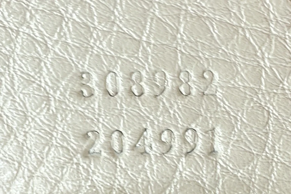 Soho Chain Strap Shoulder Bag Leather Medium - Deep Luxury