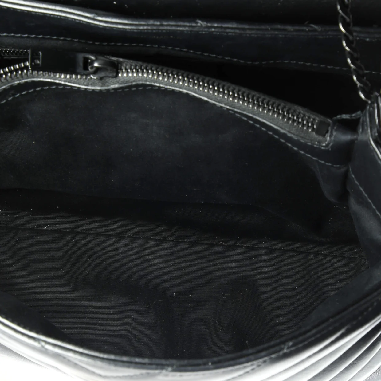 Loulou Shoulder Bag Matelasse Chevron Leather Medium - Deep Luxury