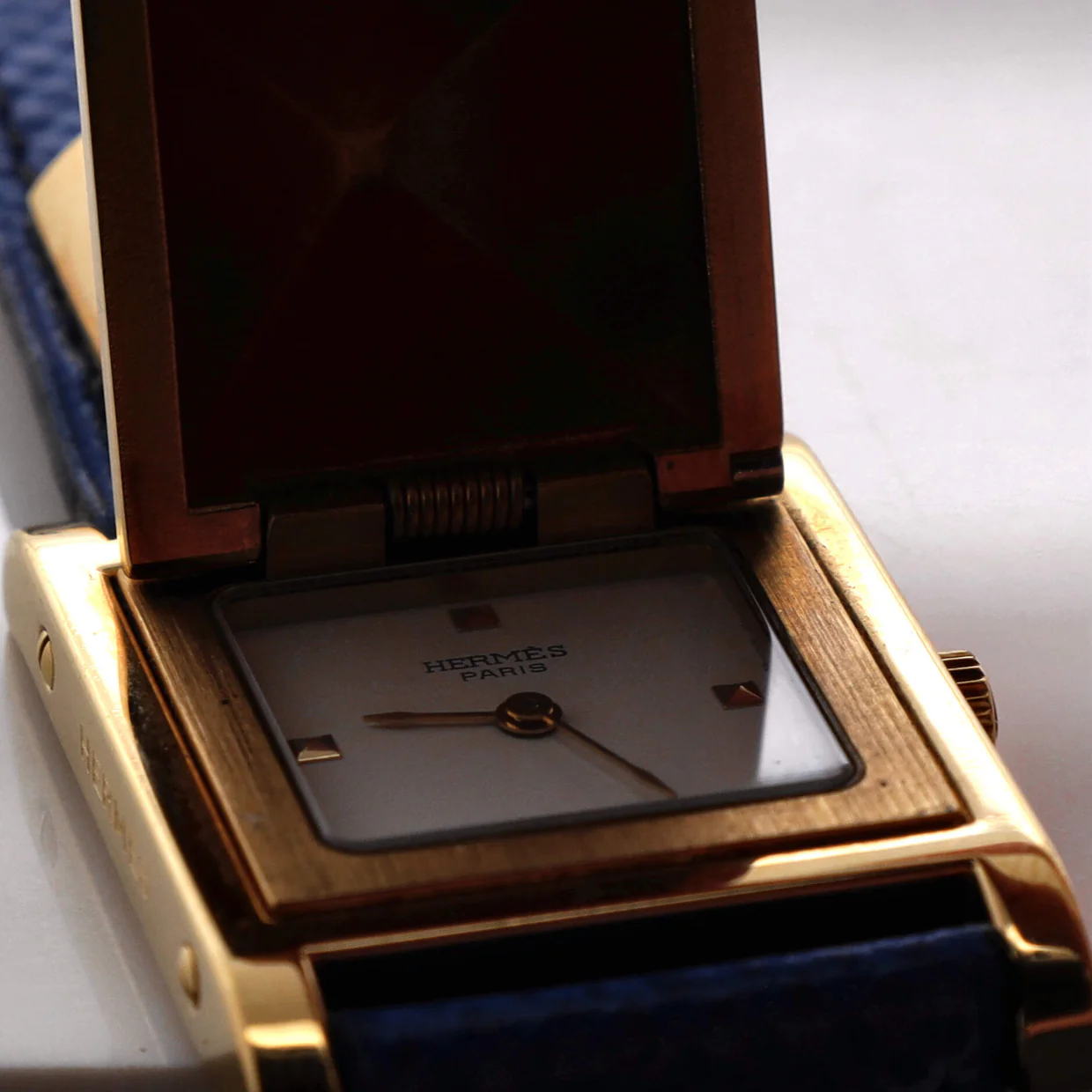 Medor Quartz Watch Plated Metal and Leather 23 - Deep Luxury