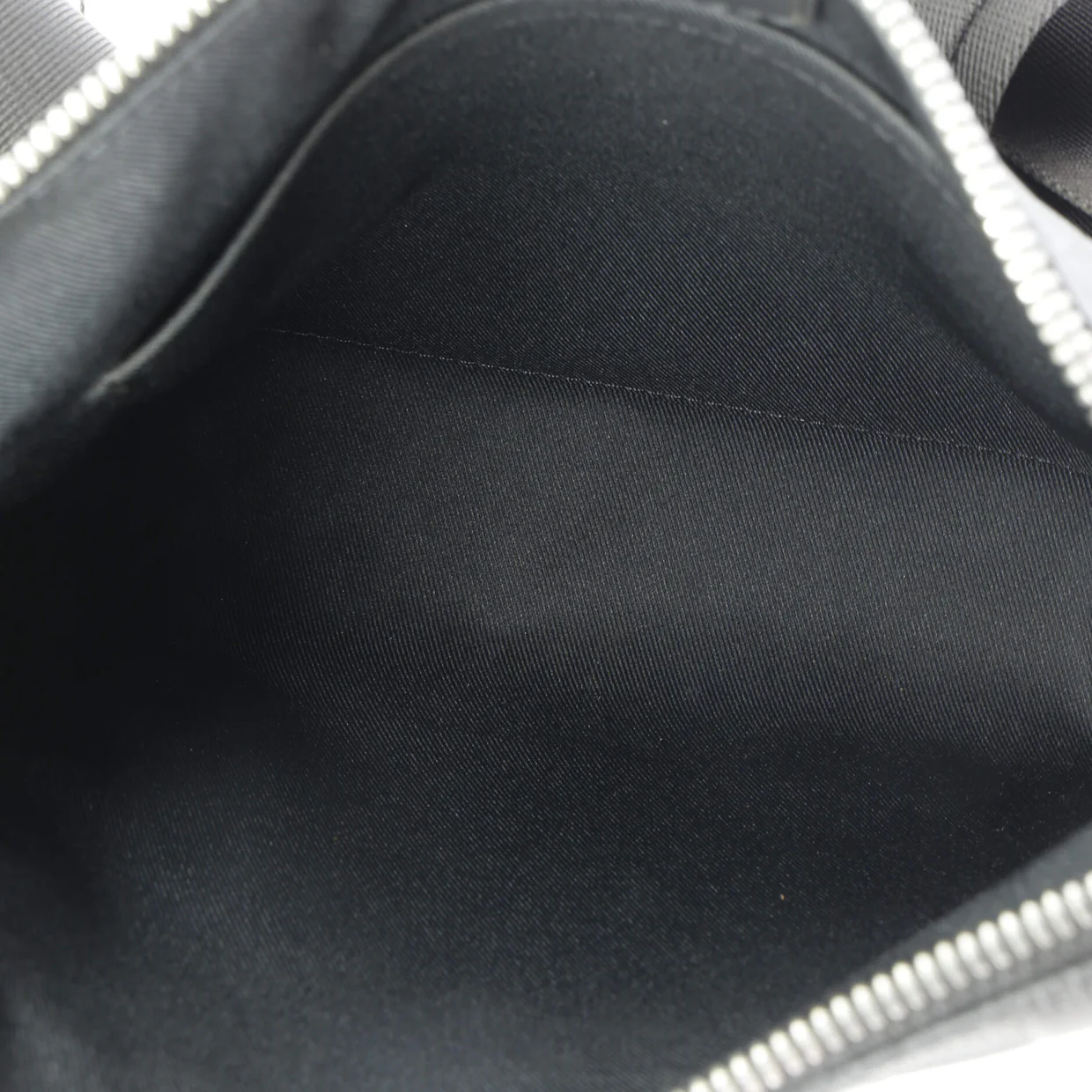 Discovery Messenger Bag Damier Infini Leather BB - Deep Luxury