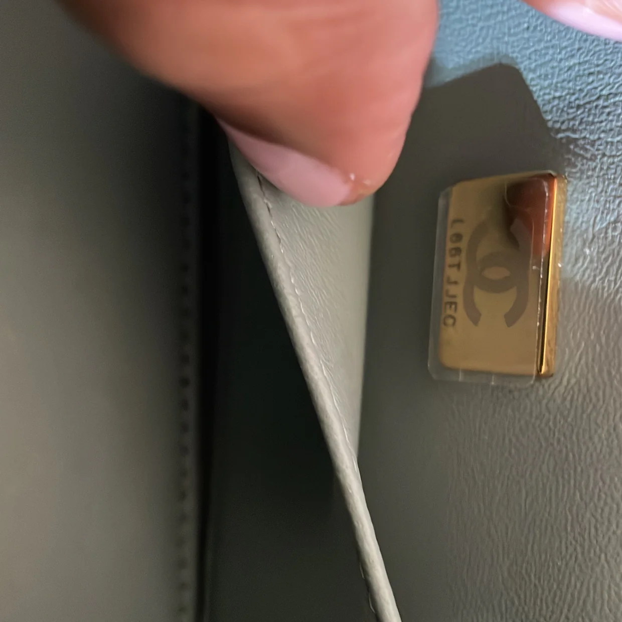 CC Top Handle Vanity Case with Chain Quilted Caviar Mini - Deep Luxury