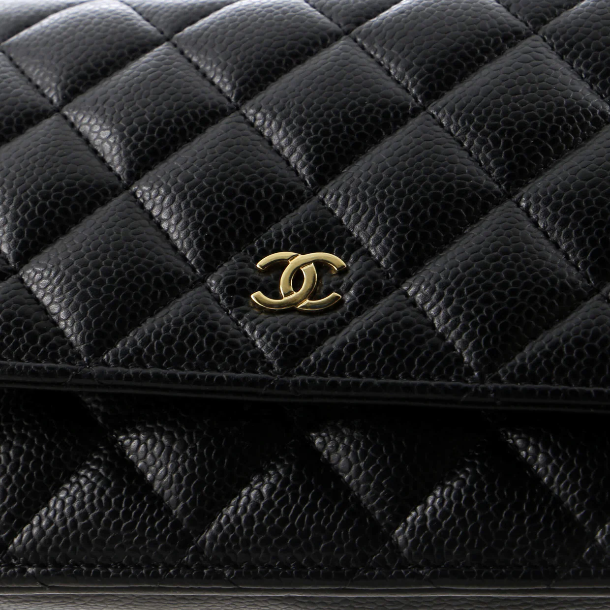 Wallet on Chain Quilted Caviar - Deep Luxury