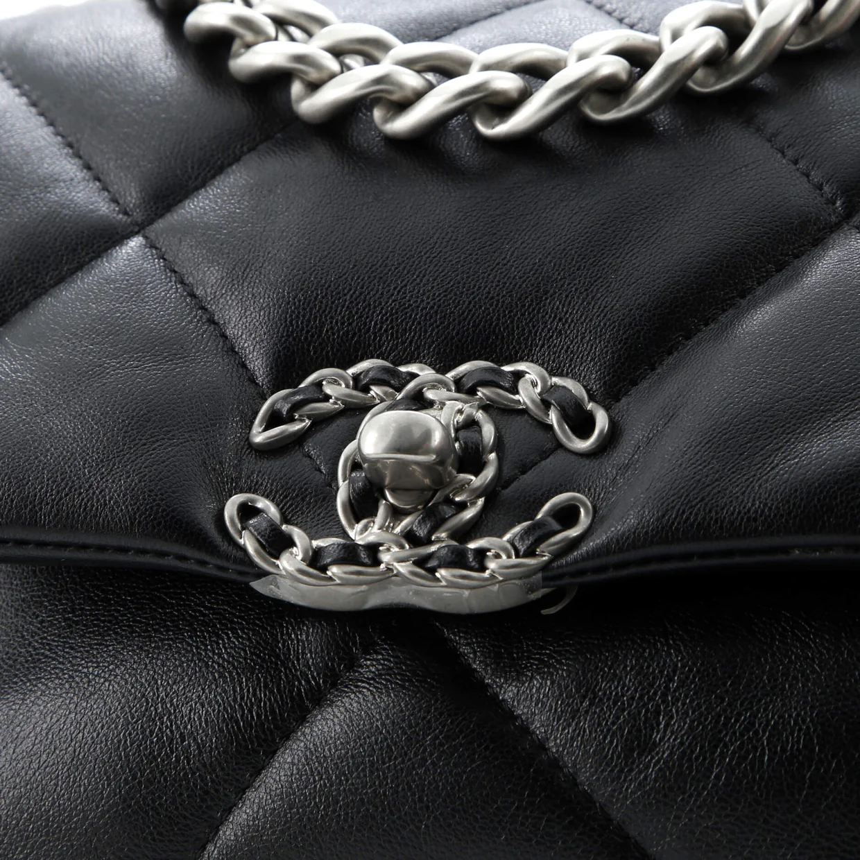 19 Flap Bag Quilted Leather Medium - Deep Luxury