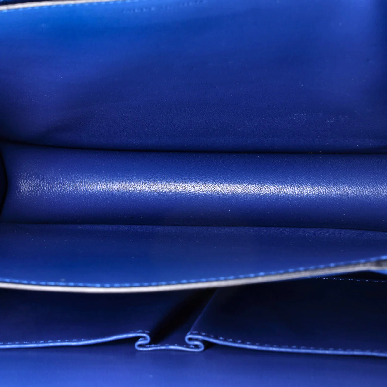 Classic Box Bag Grainy Leather Medium - Deep Luxury