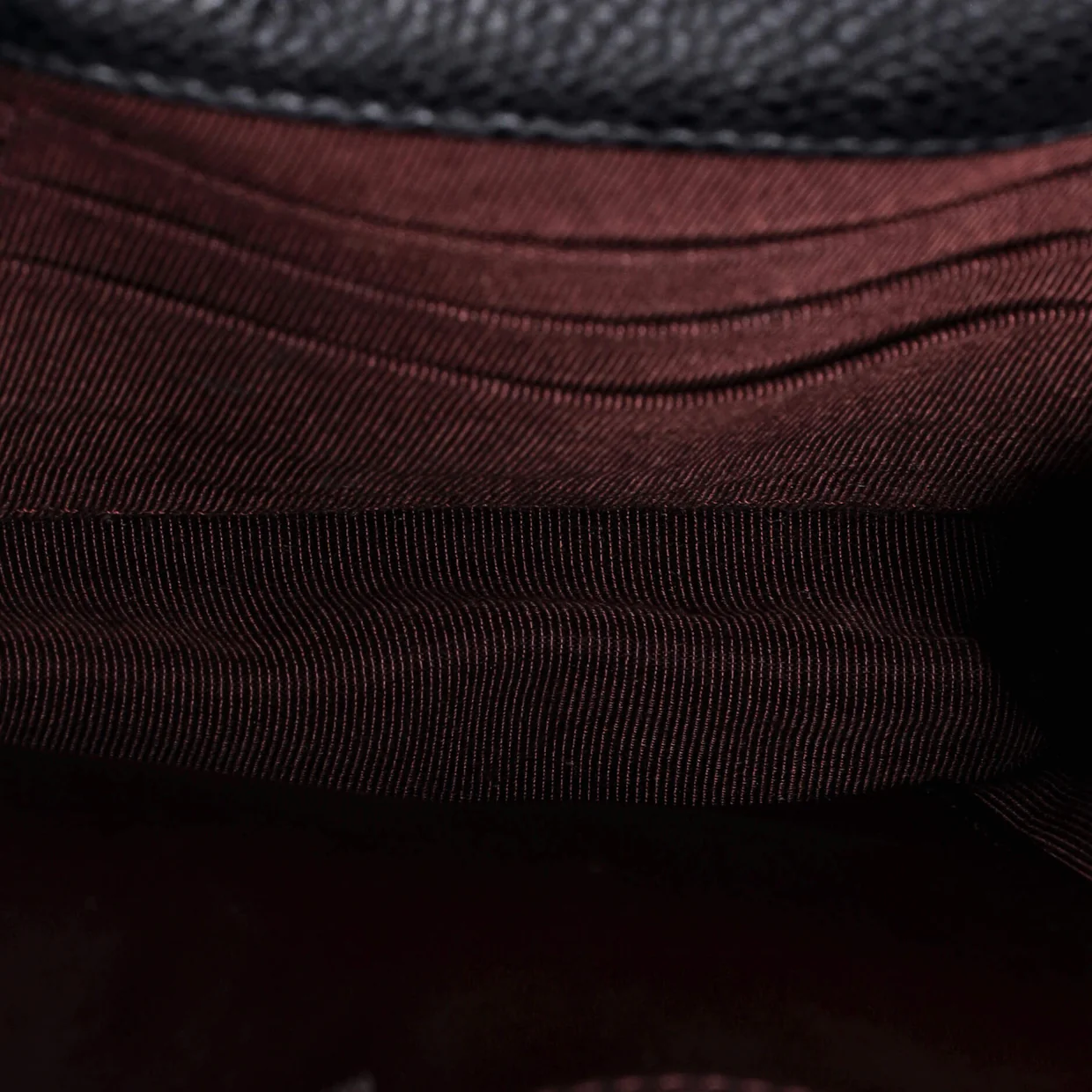 Wallet on Chain Quilted Caviar - Deep Luxury