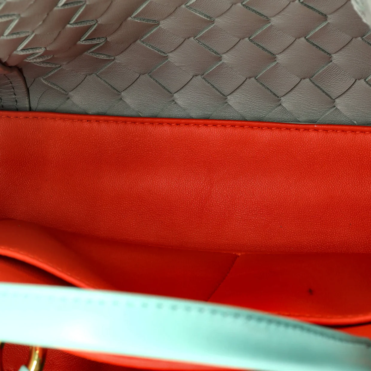 Andiamo Top Handle Bag Intrecciato Nappa Medium - Deep Luxury