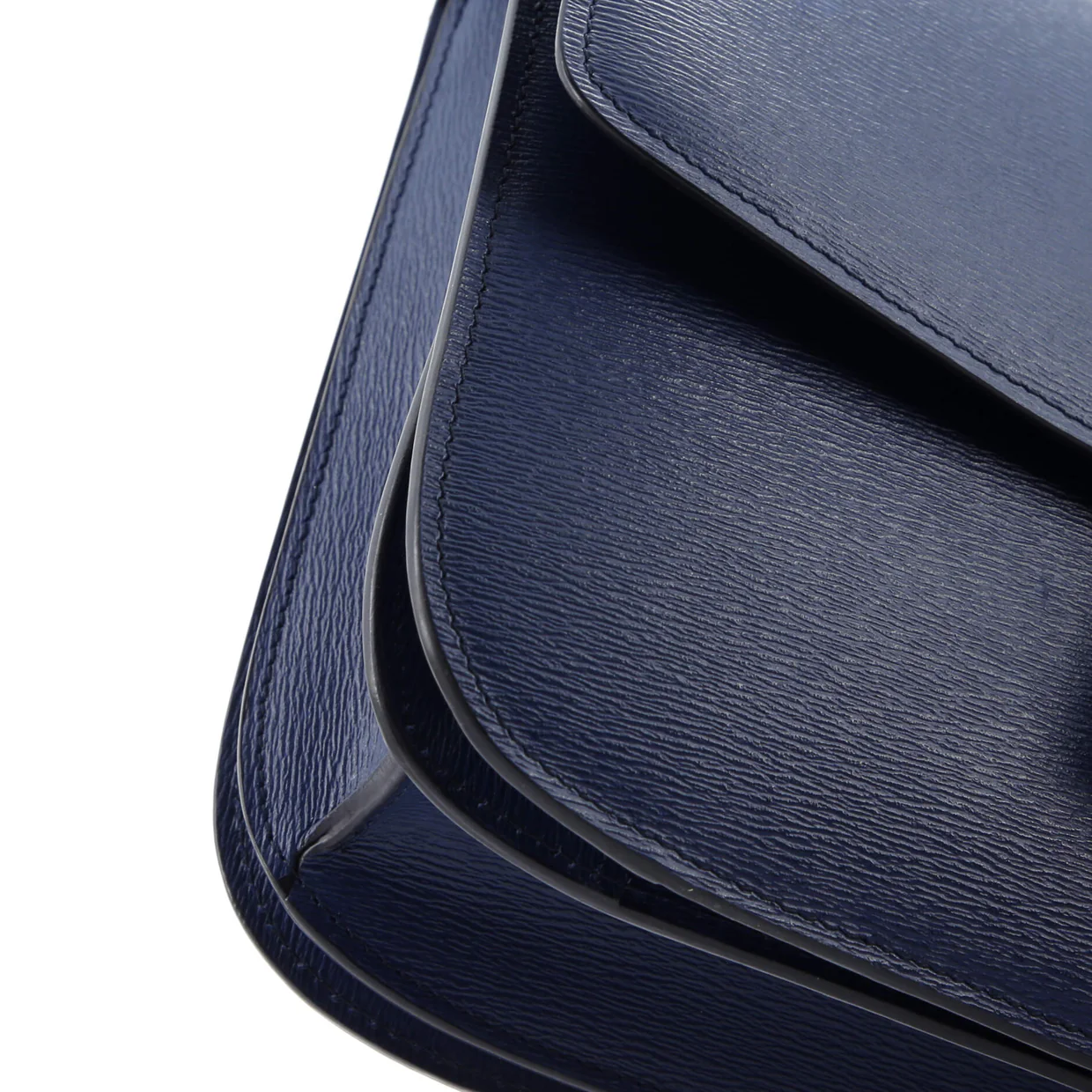 Classic Box Bag Grainy Leather Medium - Deep Luxury