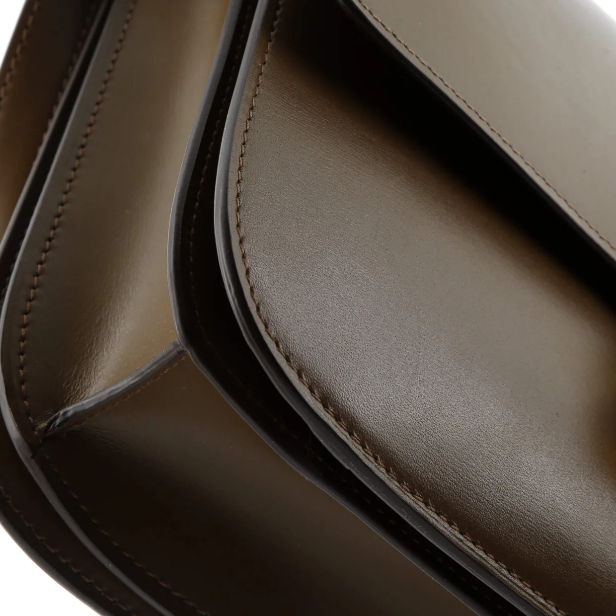 Classic Box Bag Smooth Leather Medium - Deep Luxury