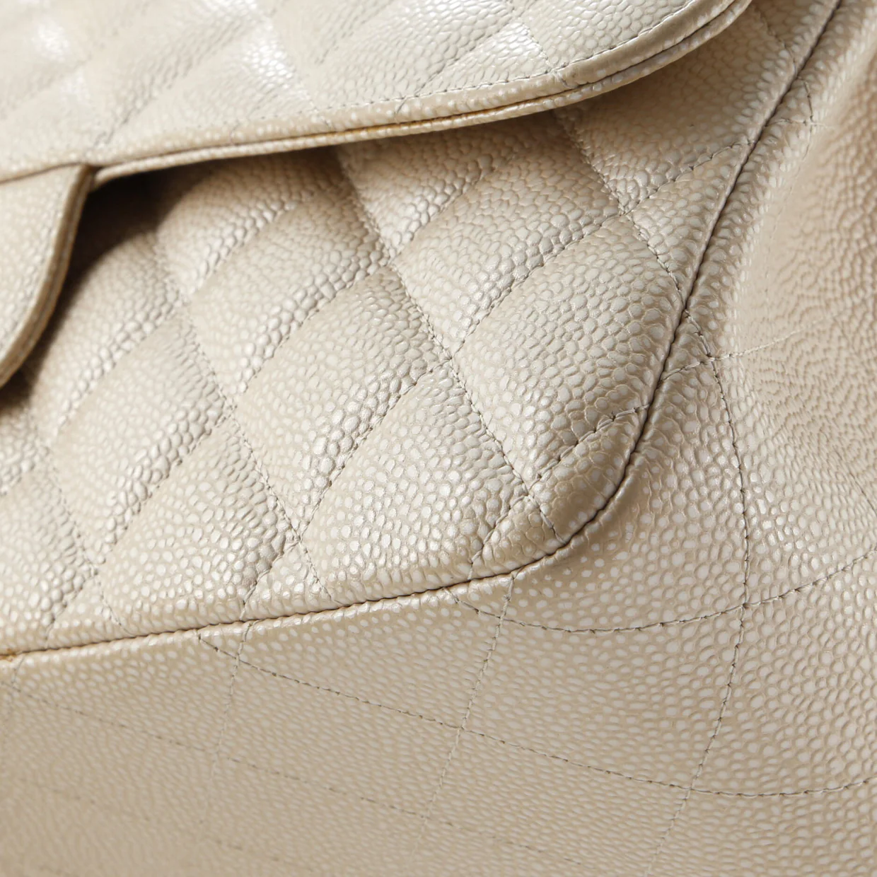 Classic Double Flap Bag Quilted Iridescent Caviar Jumbo - Deep Luxury