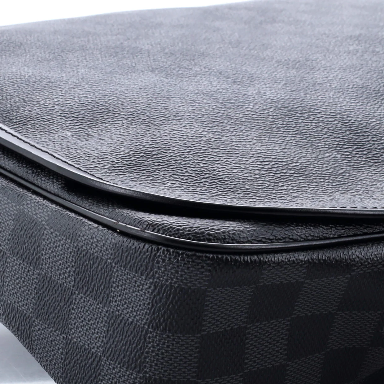 Daniel Messenger Bag Damier Graphite MM - Deep Luxury