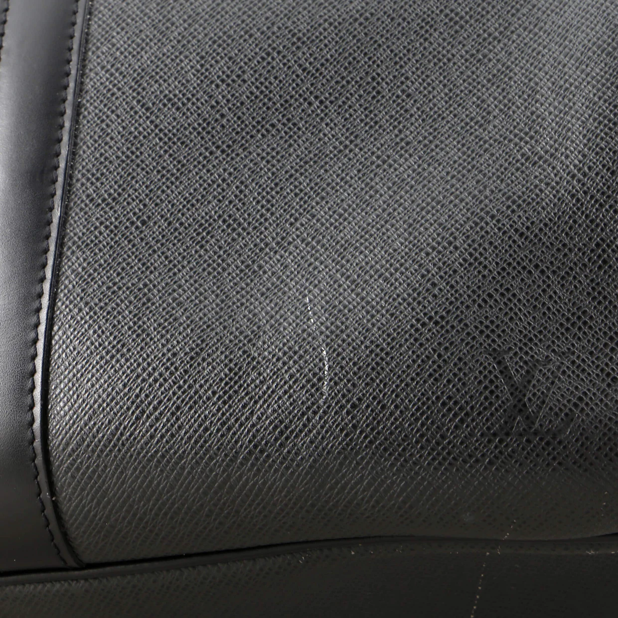 Kendall Handbag Taiga Leather PM - Deep Luxury