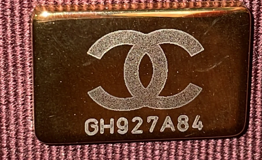 Turnlock CC Wallet on Chain Quilted Caviar - Deep Luxury