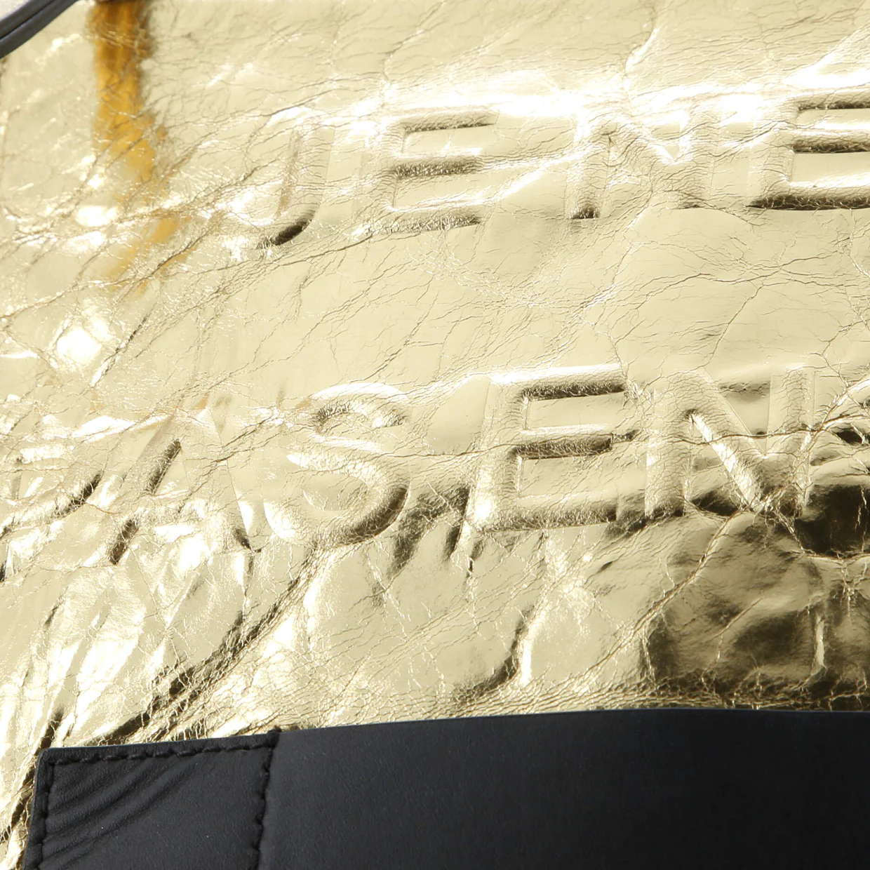 Feminine Pouch Crinkled Leather Medium - Deep Luxury