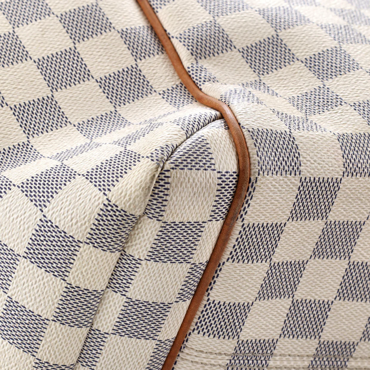 Totally Handbag Damier MM - Deep Luxury