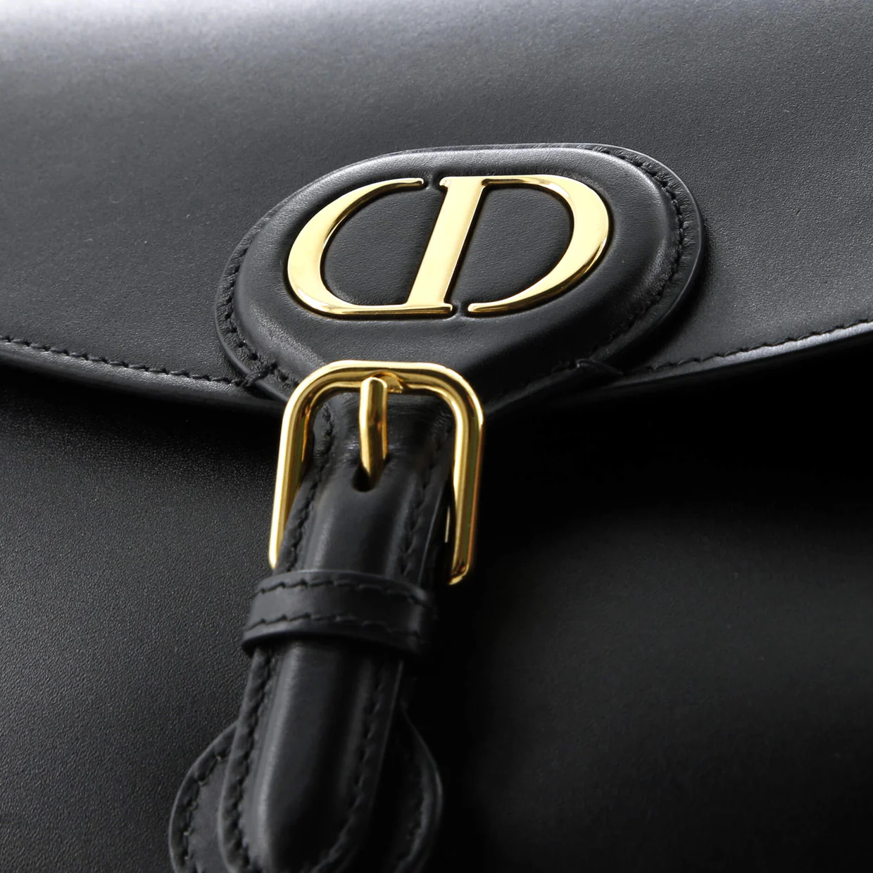 Bobby Flap Bag Leather Medium - Deep Luxury