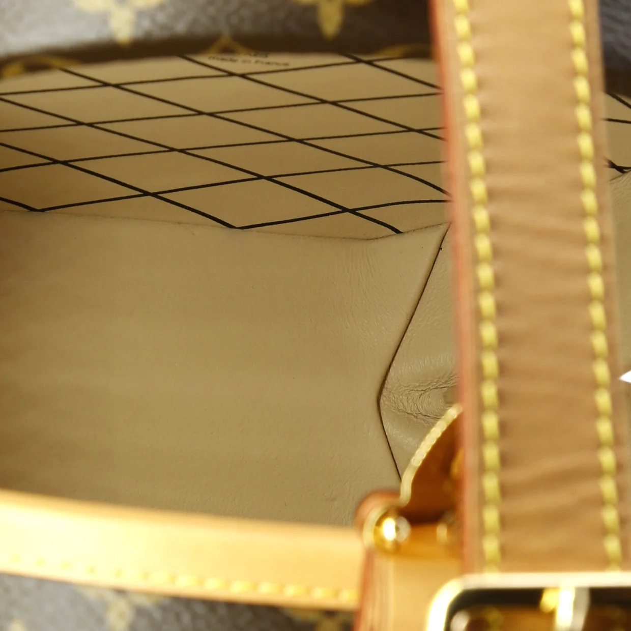 Petite Boite Chapeau Bag Monogram Canvas - Deep Luxury