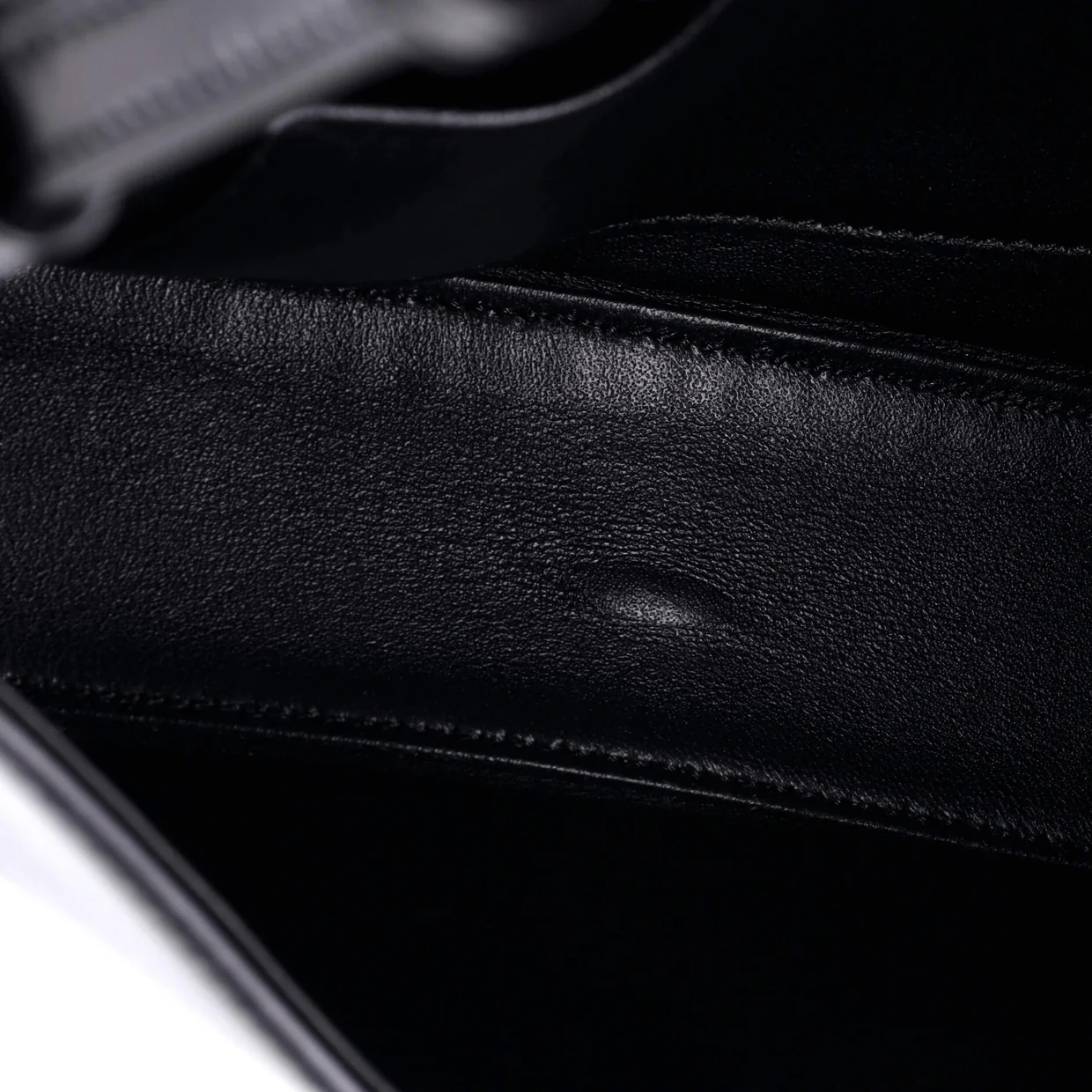 Lola Triomphe Shoulder Bag Calfskin Medium - Deep Luxury