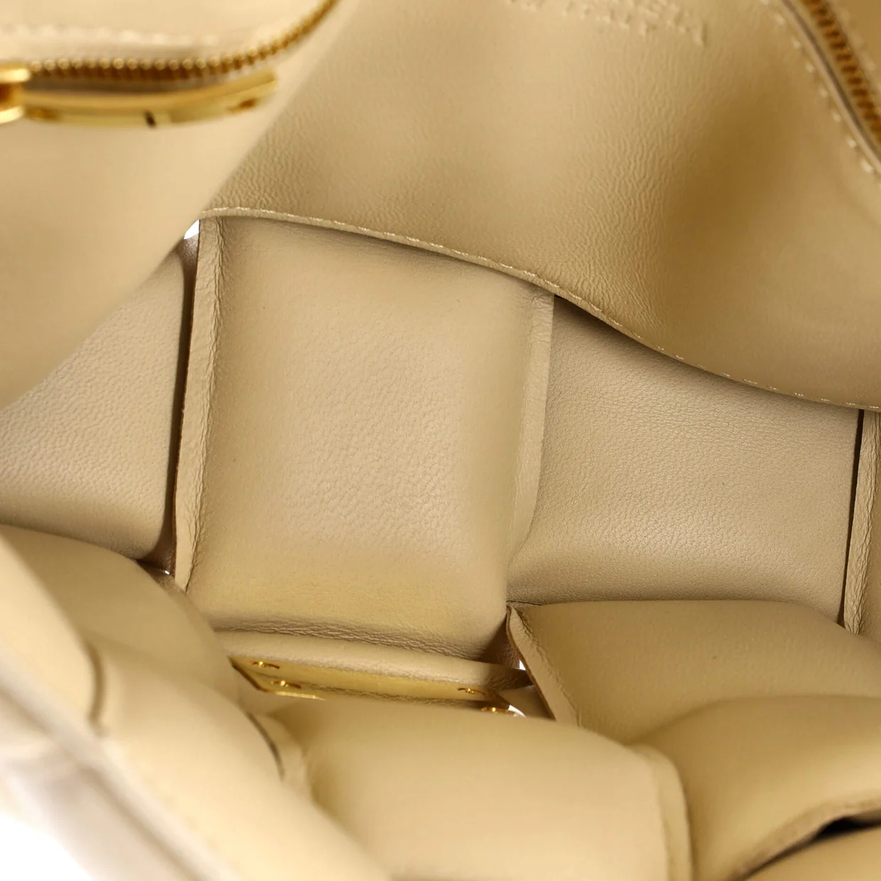 Cassette Chain Crossbody Bag Padded Maxi Intrecciato Leather - Deep Luxury