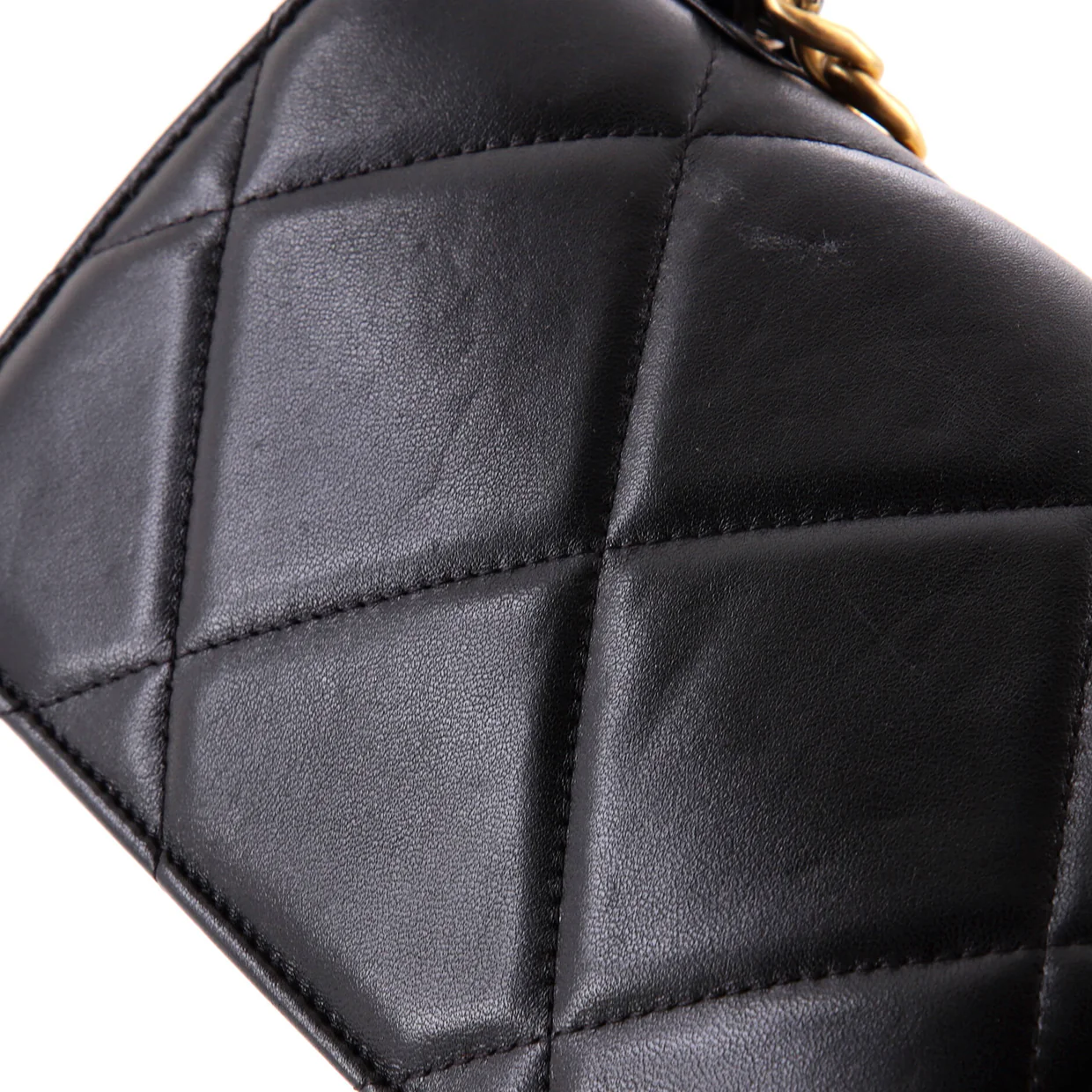 19 Wallet on Chain Quilted Lambskin - Deep Luxury