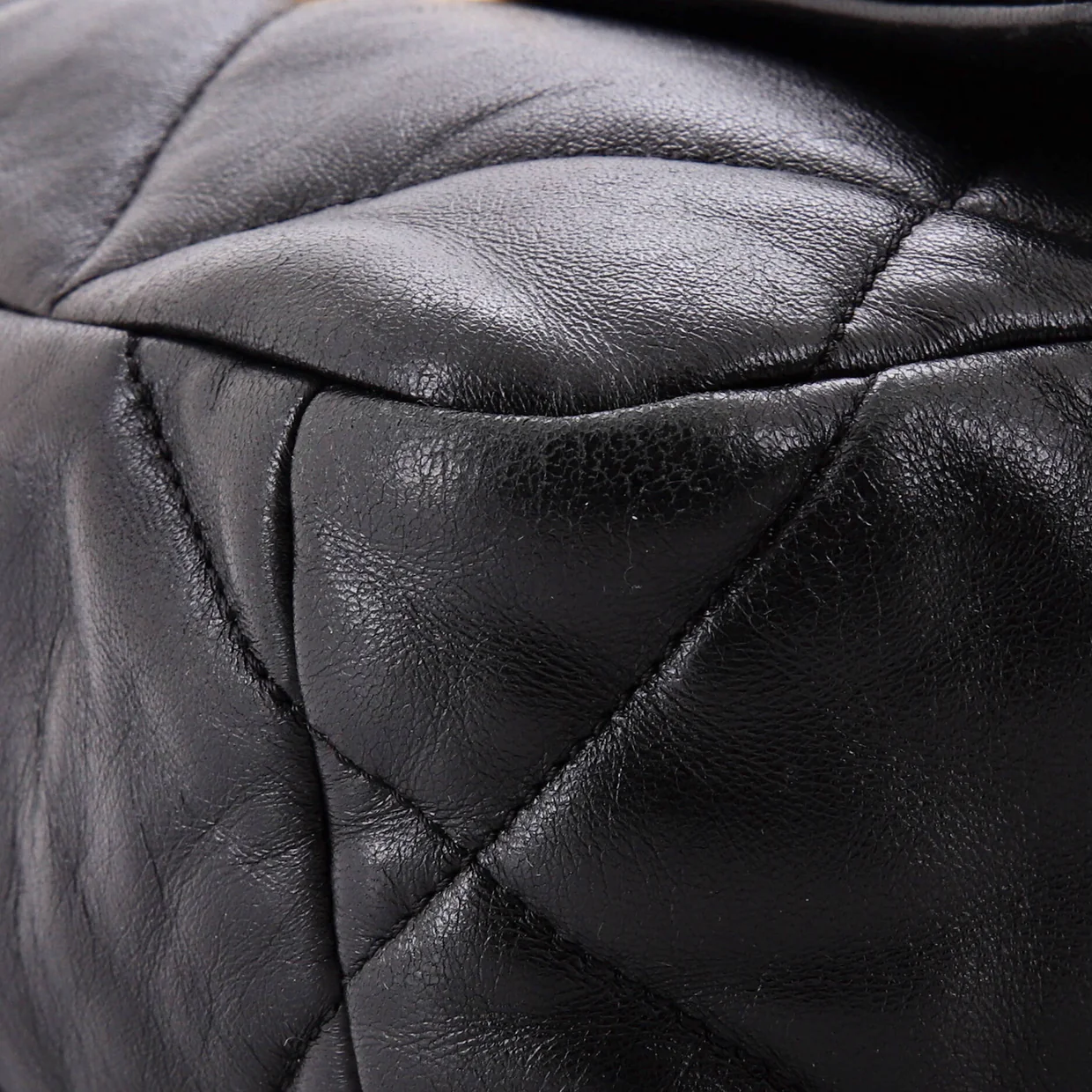 19 Flap Bag Quilted Leather Medium - Deep Luxury