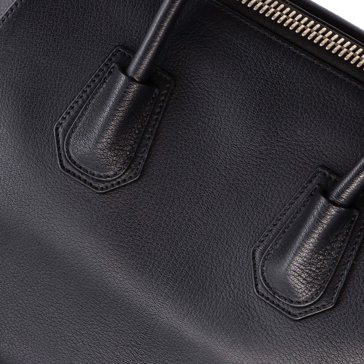 Antigona Bag Leather Medium - Deep Luxury