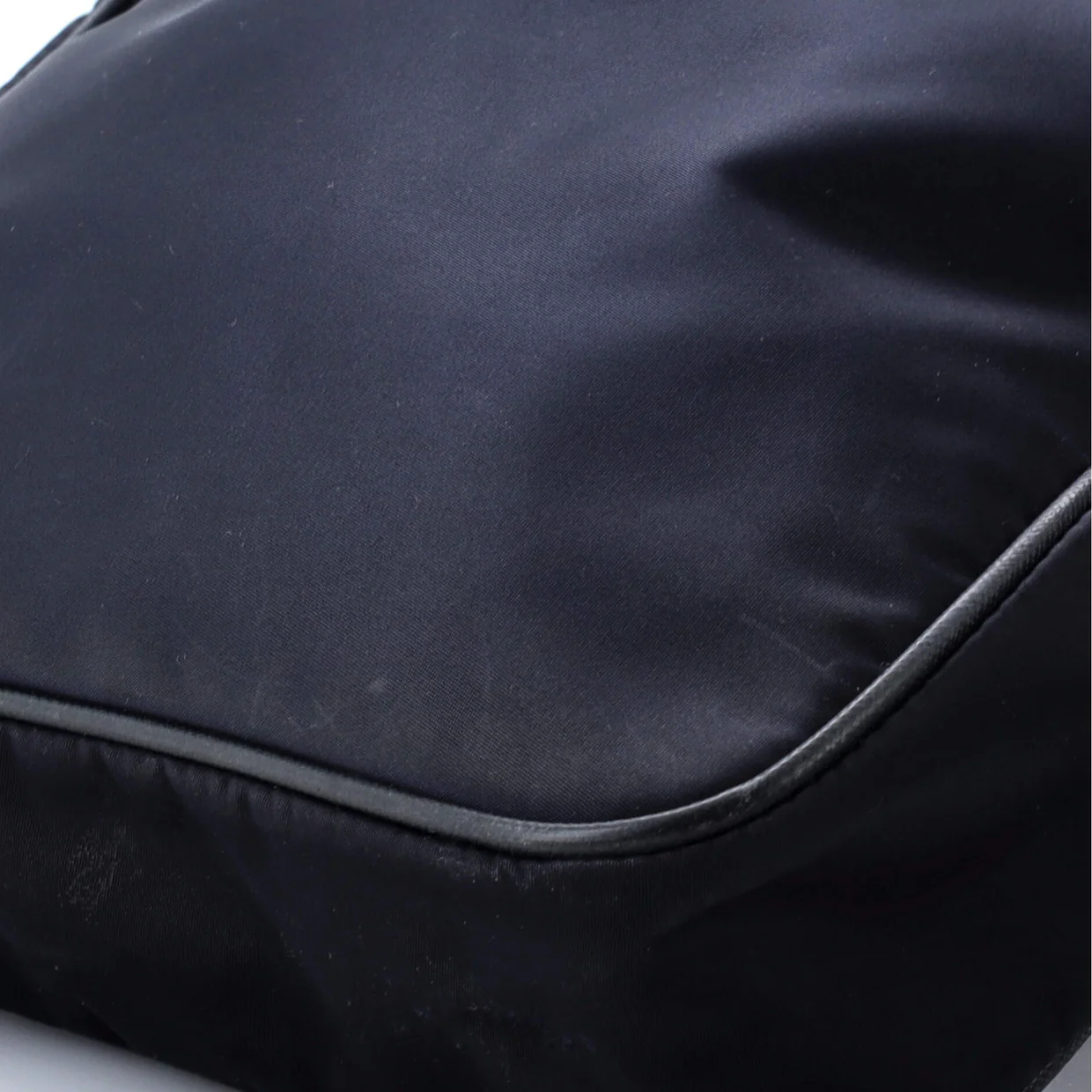 Front Pocket Messenger Bag Tessuto Medium - Deep Luxury