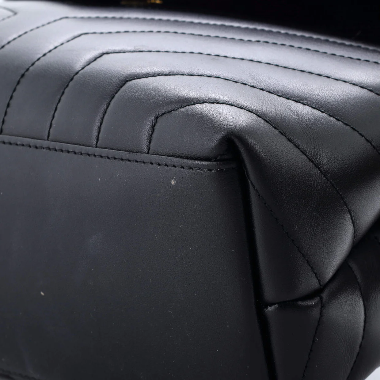 Loulou Shoulder Bag Matelasse Chevron Leather Medium - Deep Luxury