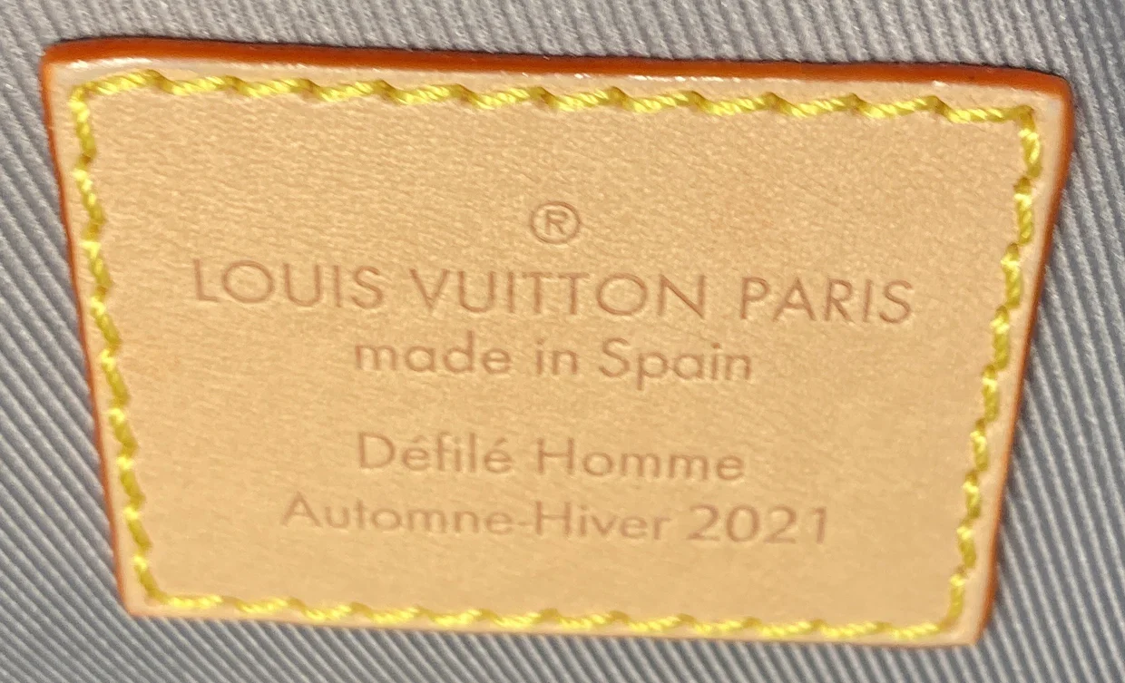 Neo Porte Documents Voyage Monogram Mirror Coated Canvas - Deep Luxury