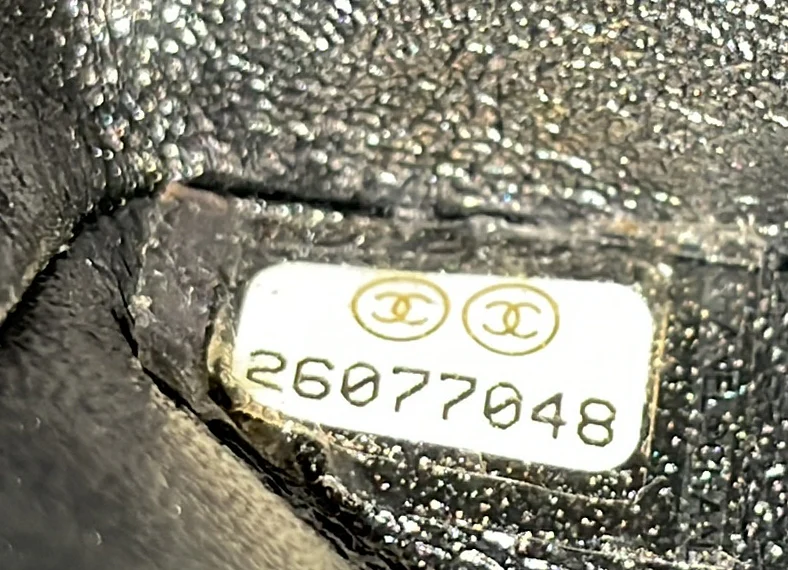 So Black Classic Double Flap Bag Chevron Crinkled Patent Medium - Deep Luxury