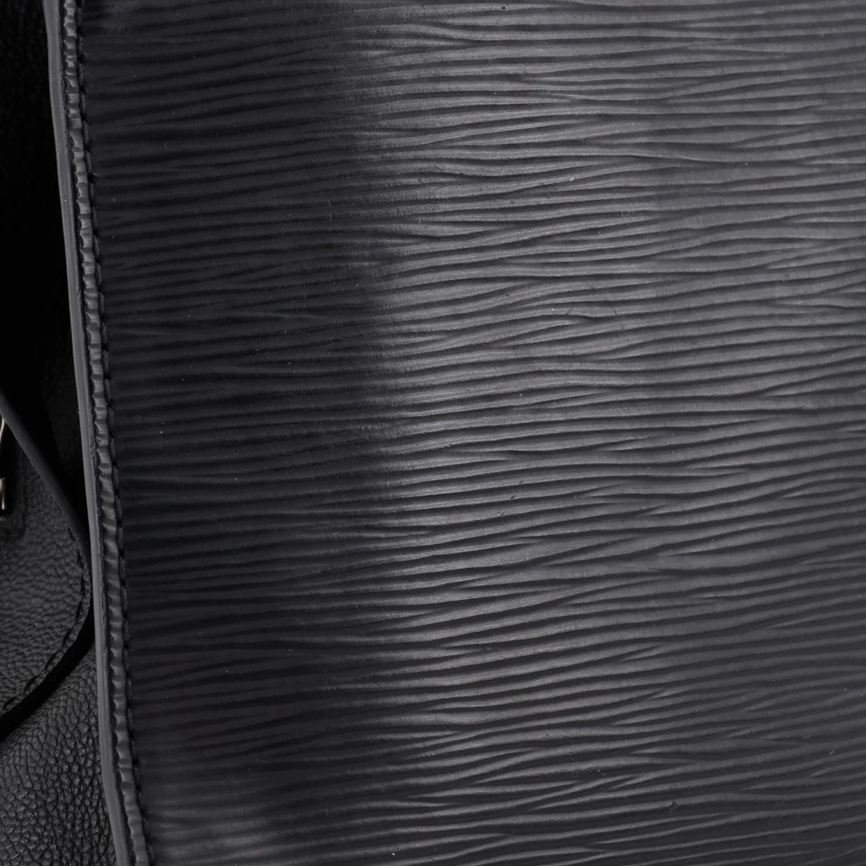 Vaneau Handbag Epi Leather MM - Deep Luxury