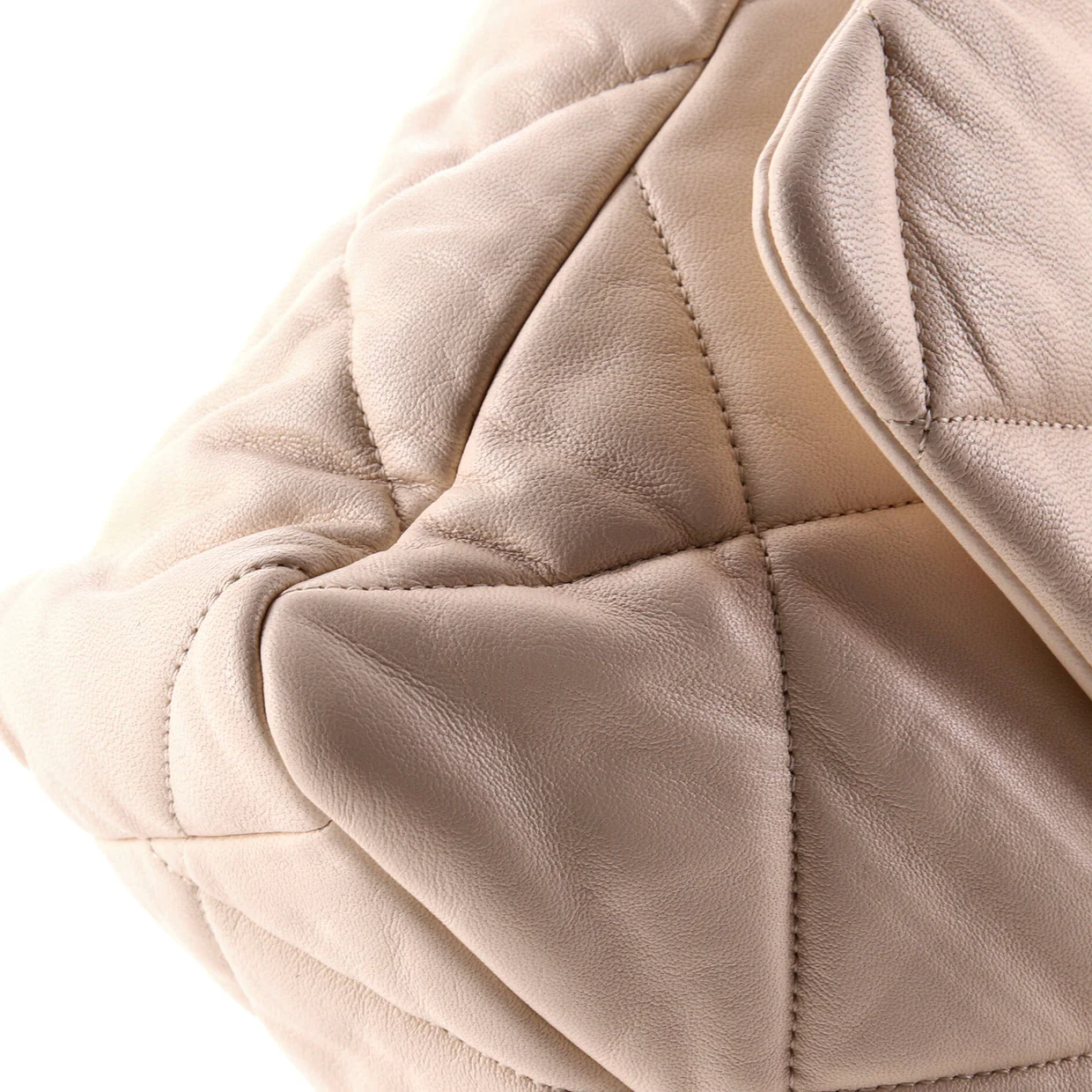 19 Flap Bag Quilted Leather Large - Deep Luxury