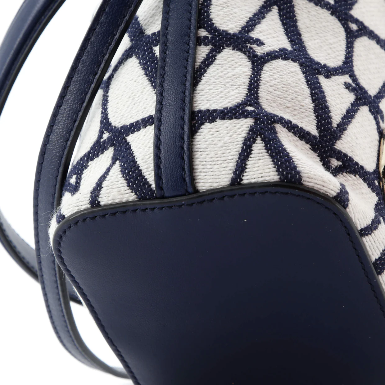 VLogo Signature Bucket Bag Toile Iconograph Fabric Mini - Deep Luxury