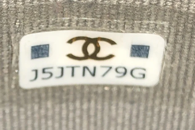 Classic Vanity Phone Holder with Chain Quilted Caviar - Deep Luxury