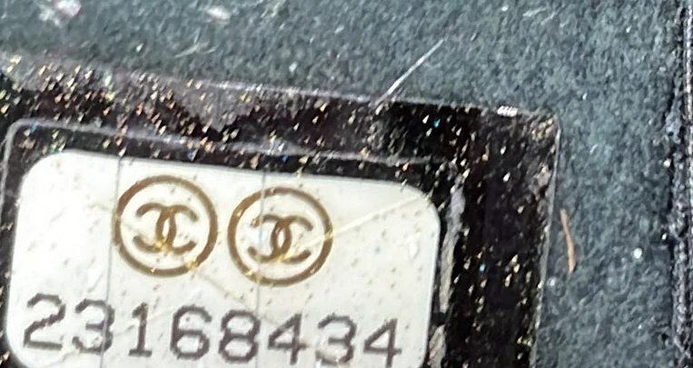 CC Chain Drawstring Bucket Bag Chevron Sheepskin Medium - Deep Luxury