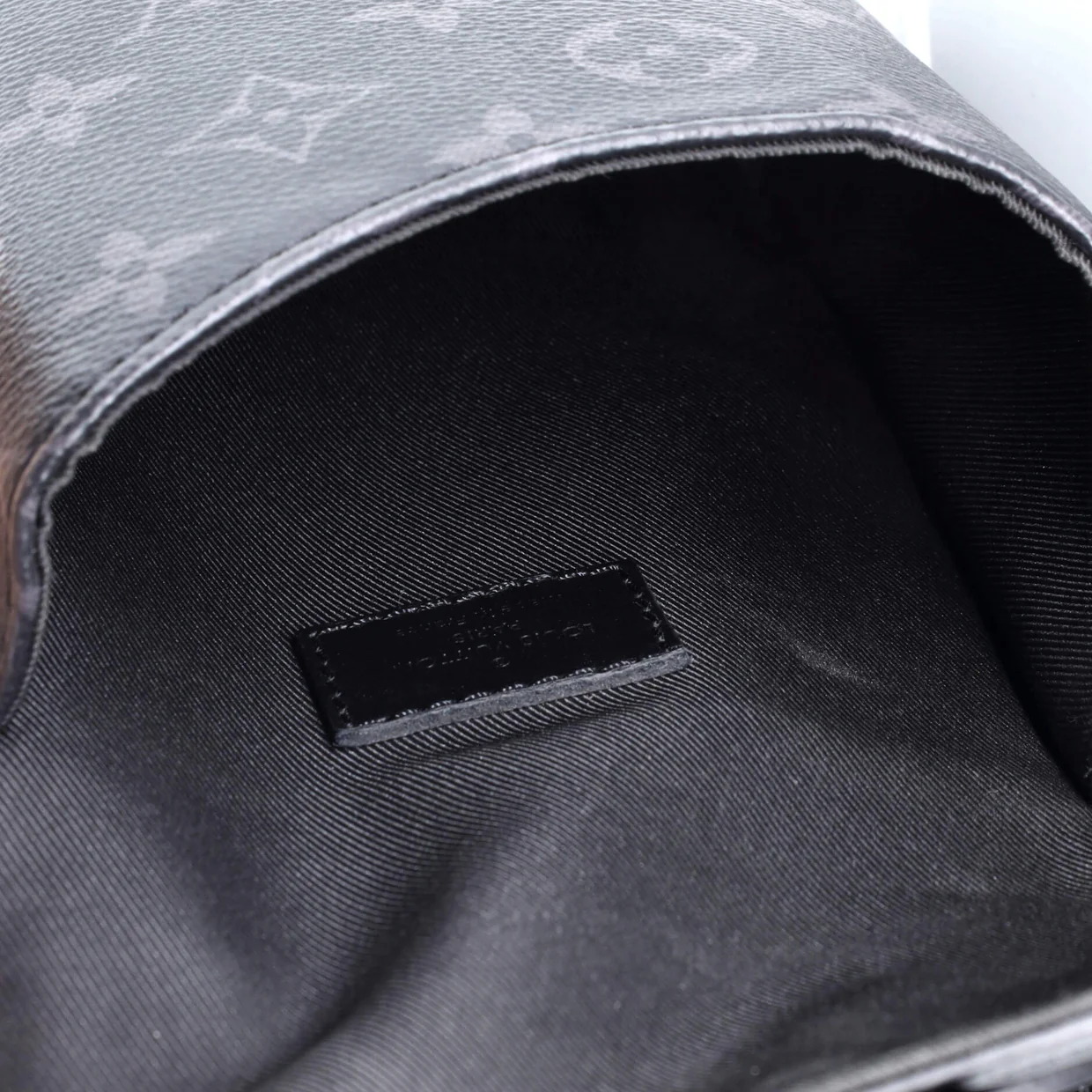 Saumur Slingbag Monogram Eclipse Canvas - Deep Luxury