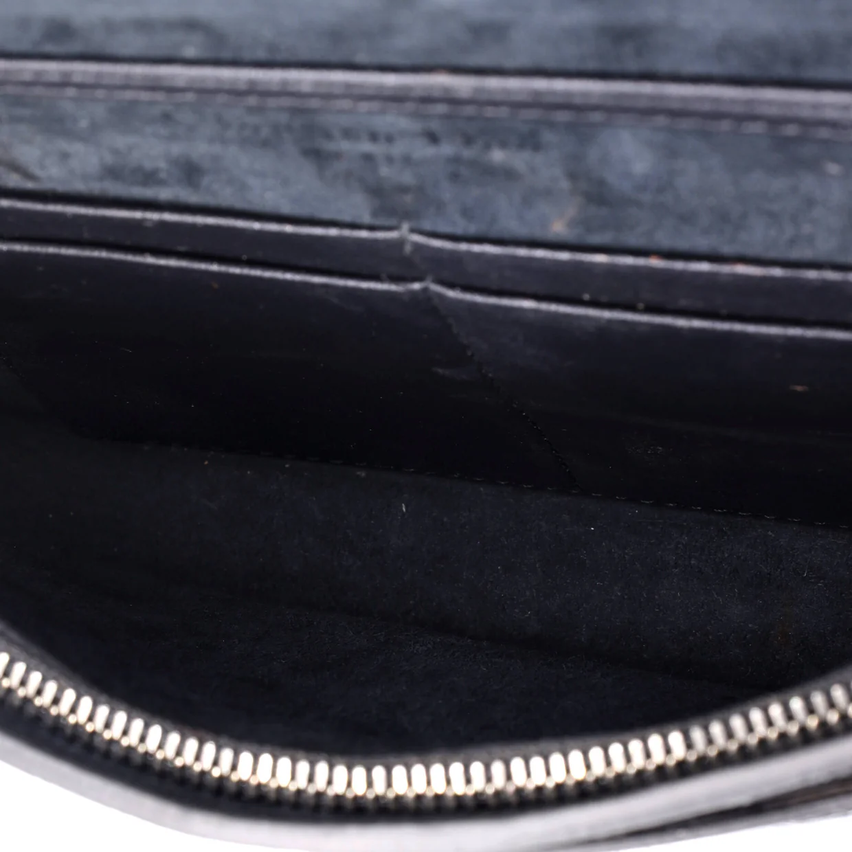 30 Montaigne 2-in-1 Pouch Micro Cannage Metallic Calfskin - Deep Luxury